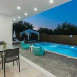 Maridenia - Family Escape With Private Pool, By Zantewize