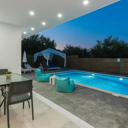 Maridenia - Family Escape With Private Pool, By Zantewize