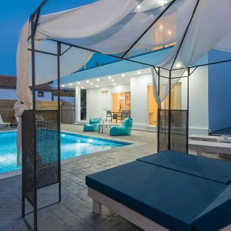 Maridenia - Family Escape With Private Pool, By Zantewize Вилла *