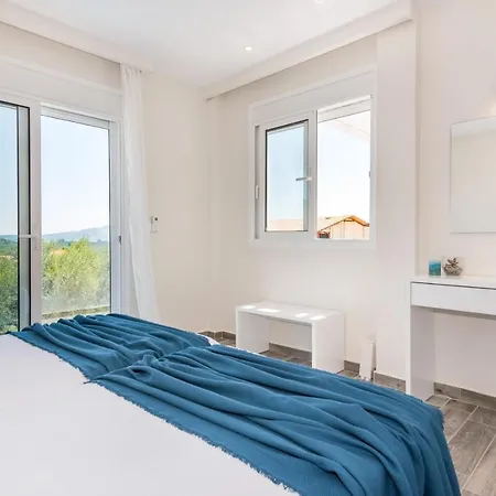 Villa Maridenia - Family Escape With Private Pool, By Zantewize