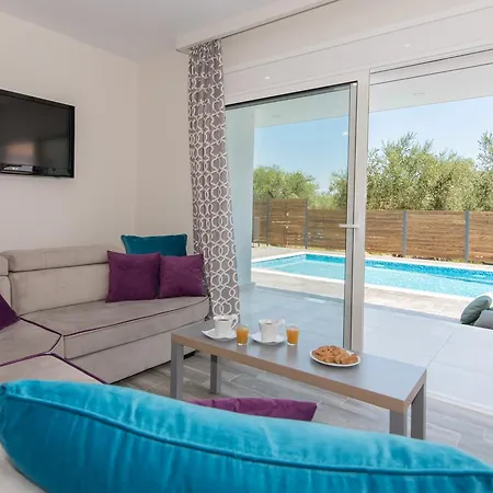 Villa Maridenia - Family Escape With Private Pool, By Zantewize *