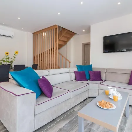 Maridenia - Family Escape With Private Pool, By Zantewize Villa