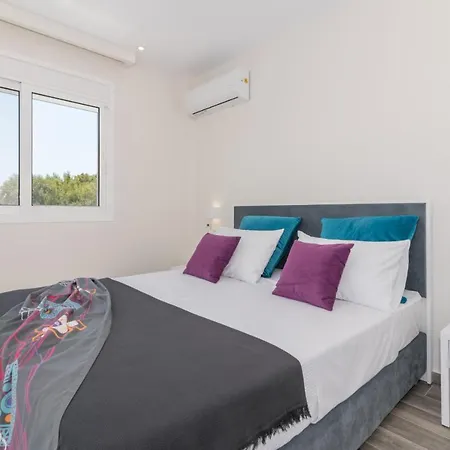 Maridenia - Family Escape With Private Pool, By Zantewize Villa