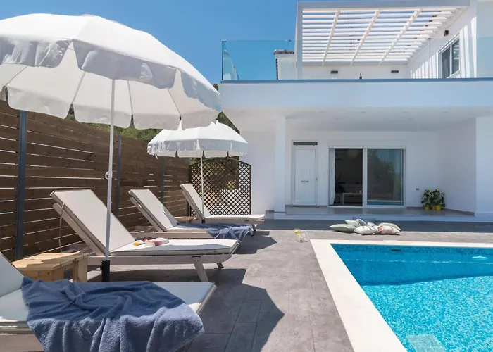 Villa Maridenia - Family Escape With Private Pool, By Zantewize *